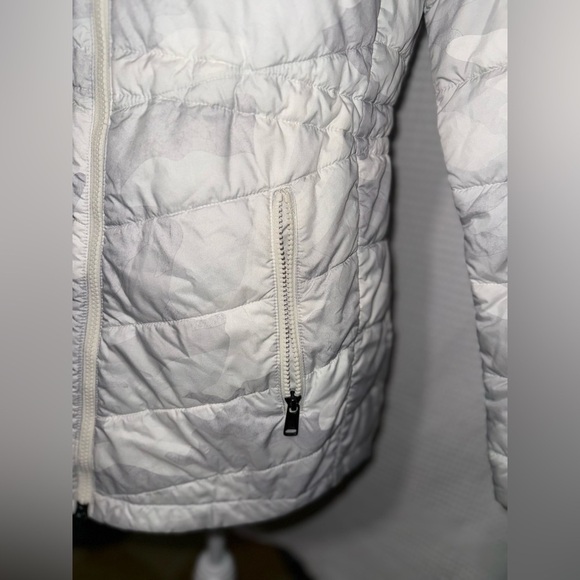 The North Face Women's Puffer Jacket - - Picture 5 of 15